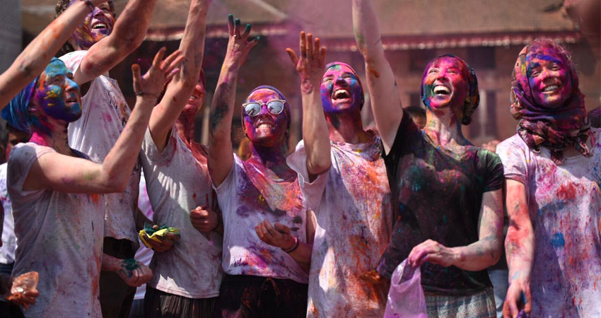 2025年版 春の訪れを祝うインドのカラフルなお祭り「ホーリー祭り」とは？開催シーズンや参加方法をご紹介。株式会社アミナコレクション
