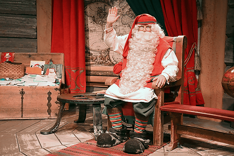 贈り物とサンタクロースのリスト。 クリスマス。」の動画素材 ロイヤリティフリー 1063127374Shutterstock