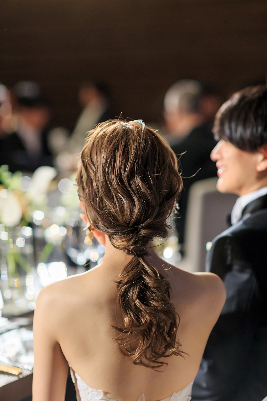 お色直しはブラックドレス✖️ローポニーにクラウン👑 テキーラ持って入場🤣💦💦挙式ヘア ブラックドレス クラウン ローポニーweddingweddinghair bridalbridalhairウェディング ウェディングヘアブライダル ブライダルヘアひらまつ ひらまつウェデイング