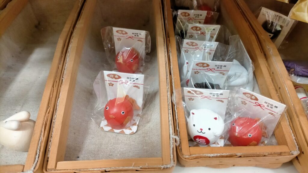 セリアのアイテムと生花で簡単正月飾りLEE