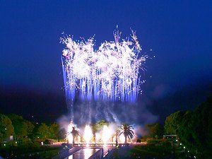 片倉つどいの森公園で花火を見る会 2023年7月29日紅琅羽珠豚 くろーばーすとーん