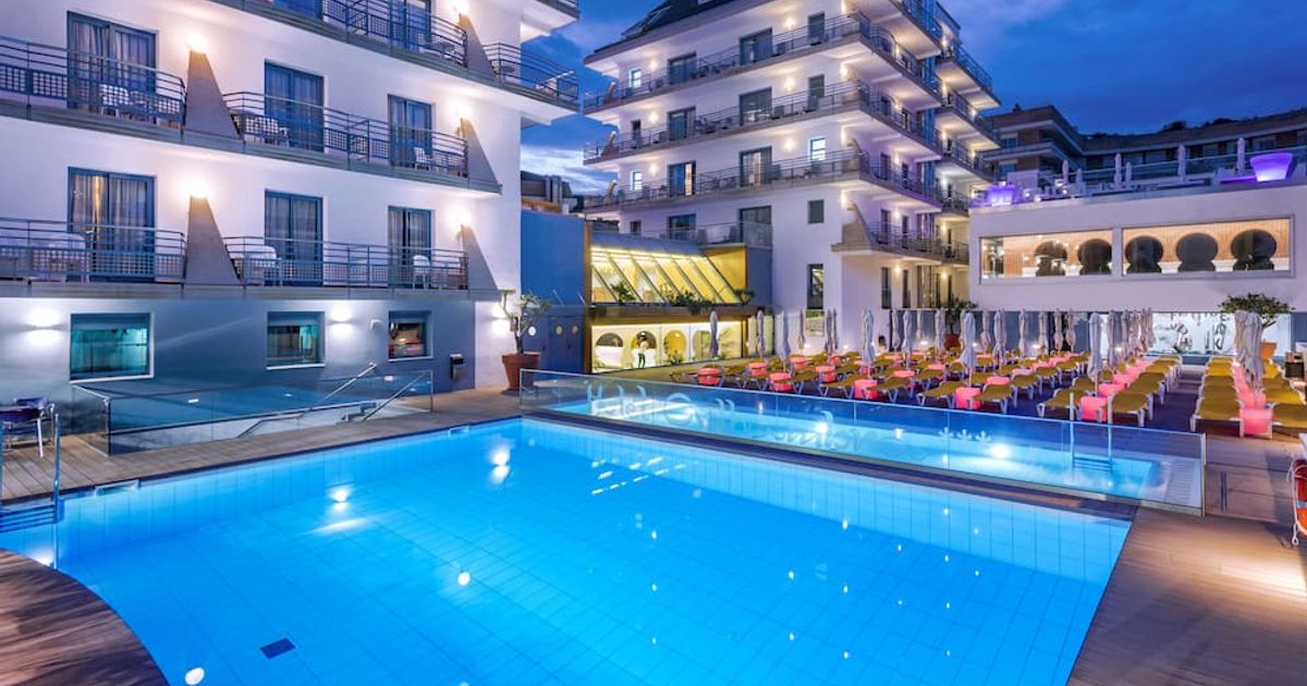 サンタ・スザンナのポスター、サンタ・スザンナのプリント、サンタ・スザンナのイラスト、サンタ・スザンナのアート、サンタ・スザンナのスペインのポスター -Etsy 日本