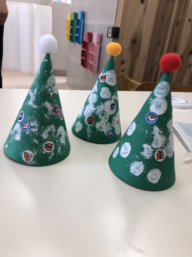 サンタ帽子製作朝日ヶ丘幼稚園のブログです
