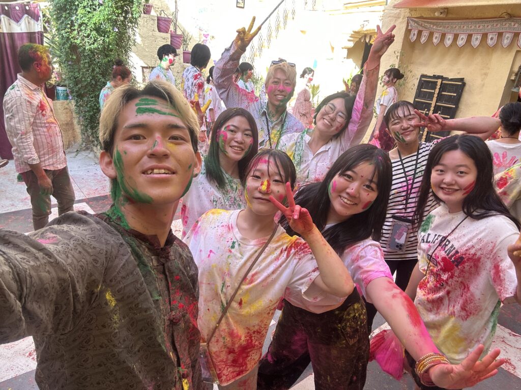 最新2025 インド ホーリー Holi祭りを解説 危険？日本も？インド現地から解説 - インドからの雑記Blog