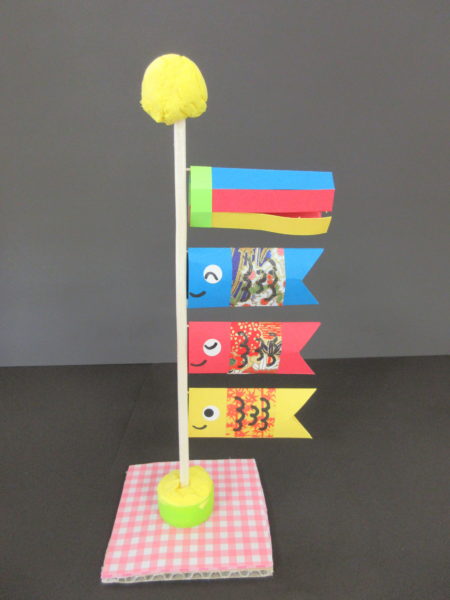 鯉のぼりの吹き流しの作り方。簡単に幼稚園や保育園の幼児でも出来る折り方。５月のこどもの日や7月の七夕の保育の製作にも最適です♪ママと子供のＨａｐｐｙ Ｌｉｆｅ