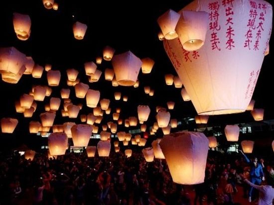 九份＆十分観光ツアー 十分の天燈上げ体験＆九份の夜景を楽しむ ＜日本語または英語ガイド＞台北の観光・オプショナルツアー専門VELTRA ベルトラ