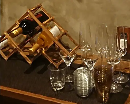 カクテルパーティー効果」とは？具体例から選択的注意との関係まで – スッキリ