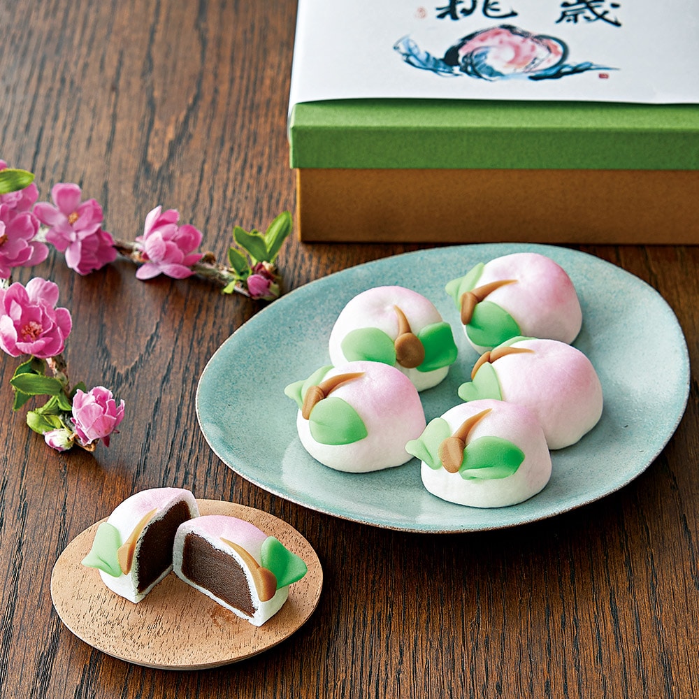 四季亭のお祝い時にピッタリな“桃子”！ 大きな桃の中には子桃が3個☆ 食後のサプライズにいかがですか？桃子桃まんじゅうお祝いサプライズかわいい子桃中身は蓮の実の白あん蒸したてホカホカ四季亭D-SquareディースクエアDスクエア