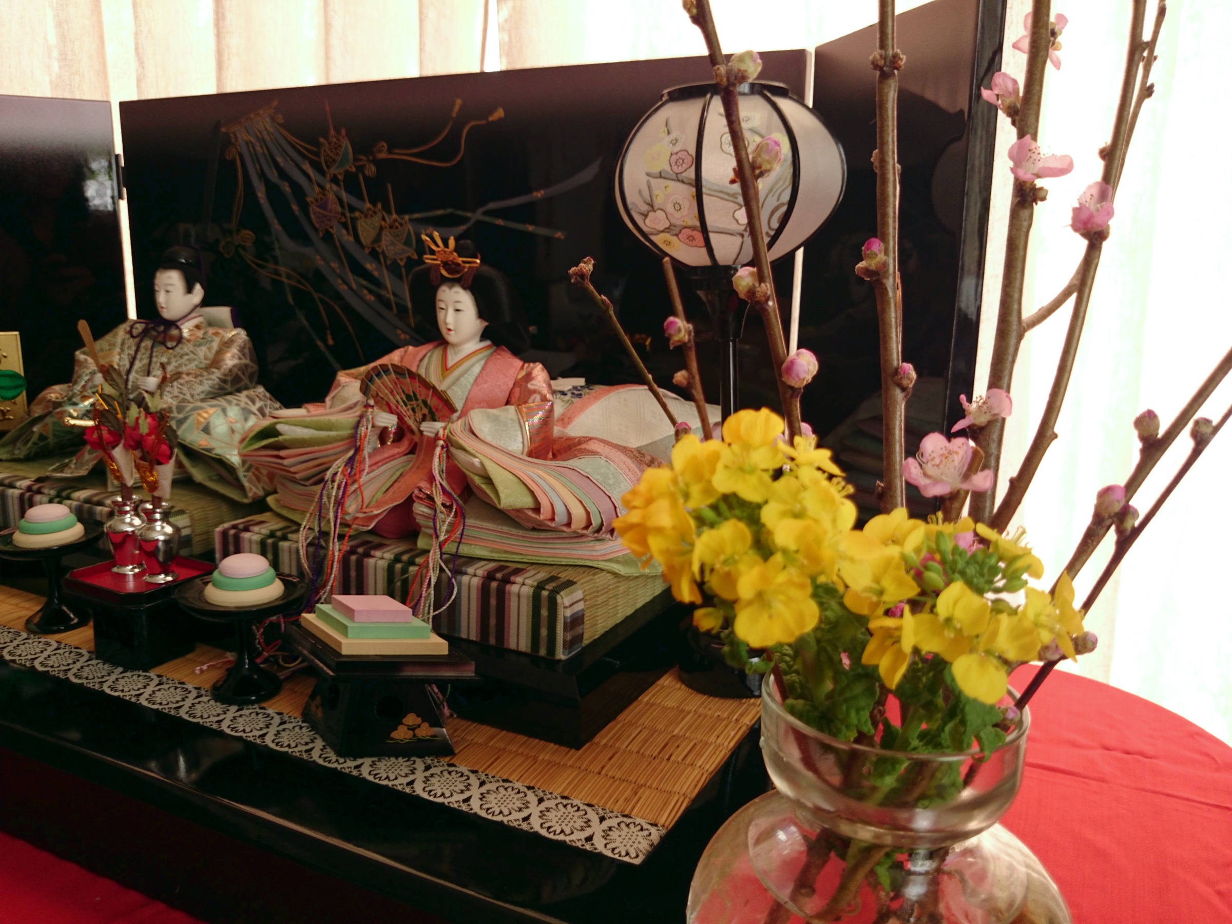 桃の花の生け花ひな祭りに初心者でもコツが分かればとっても簡単！ 桃の花の生け方の基本からアレンジまでサクッと紹介。Japaneseikebana lesson for beginners