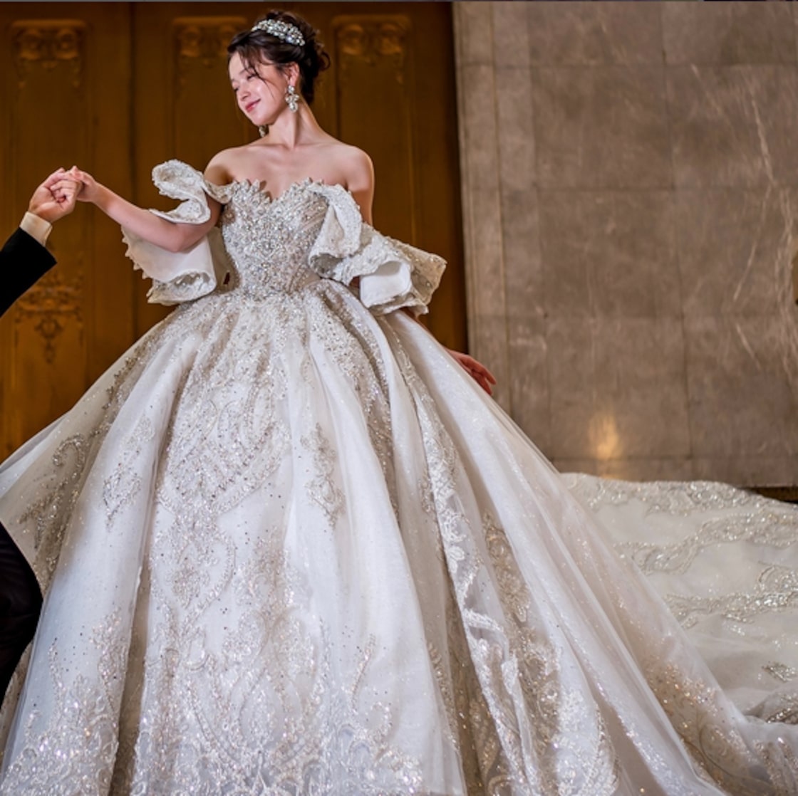 オフショルダー ウェディングドレス おしゃれ トレーン 花嫁 楽天市場 花嫁 ウェディングドレス オフショルダー プリンセスライン 白ドレス トレーン ドレス ワンピース プリンセス かわいい シンプル 結婚式 披露宴 前撮り 後撮り 撮影用 フォトウェディング 小柄 小さい