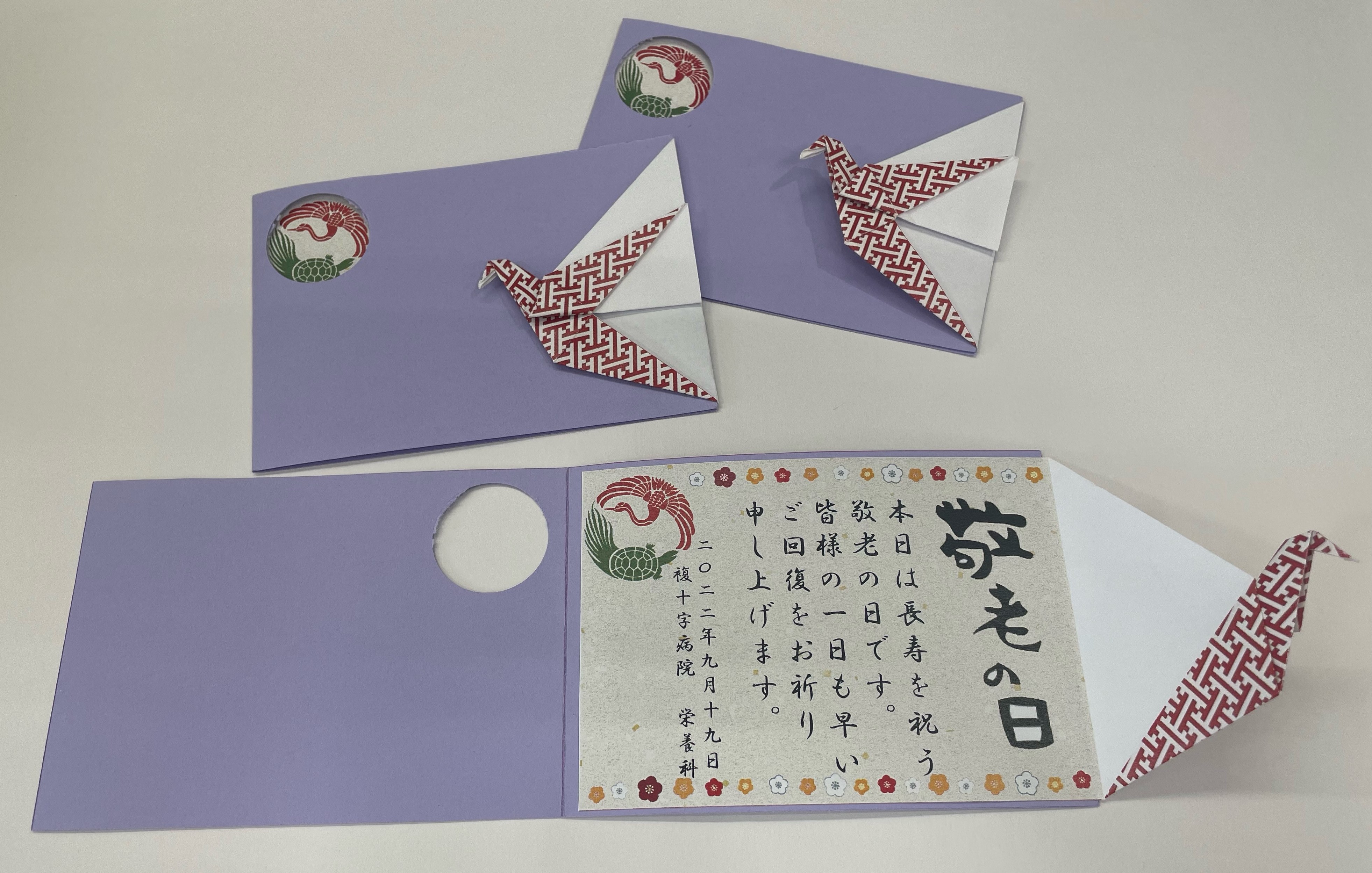 敬老の日製作 手形アート つるとかめ * *幼稚園 幼稚園教諭 育休中 育休中の過ごし方 育休中ママ 手形アート つるとかめ 敬老の日 敬老の日 製作 敬老の日手作りプレゼント 手作りカード 初めての敬老の日のプレゼント