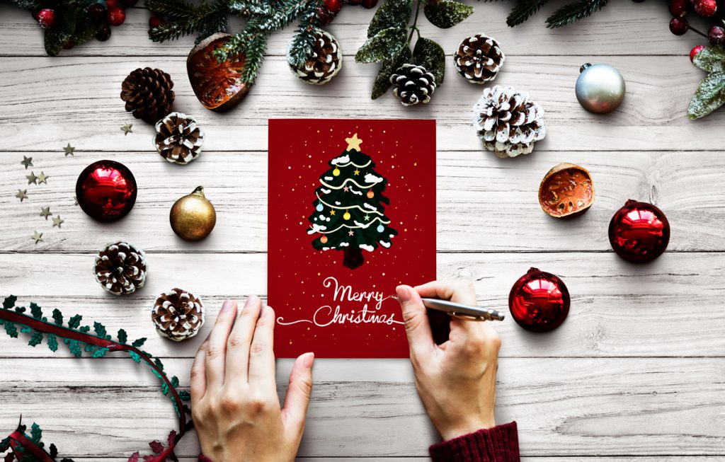 赤い背景にメリークリスマスと新年の幸せな挨拶を英語でビデオメッセージ。クリスマスツリーホリデーシーズンの冬のアニメーション動画デジタルカード」の動画素材 ロイヤリティフリー 1108603403Shutterstock