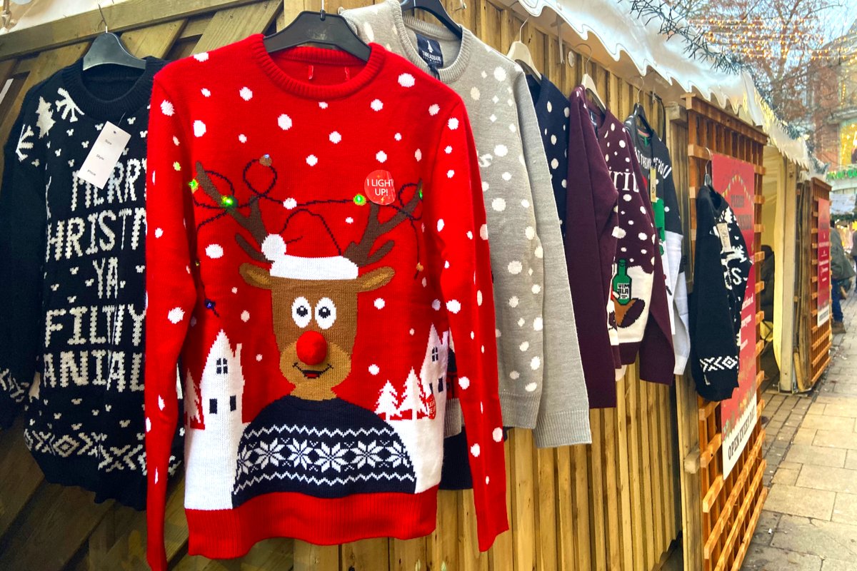 去年は購入しなかったクリスマスジャンパーを、ついに購入した話 - リーズ、３人暮らし