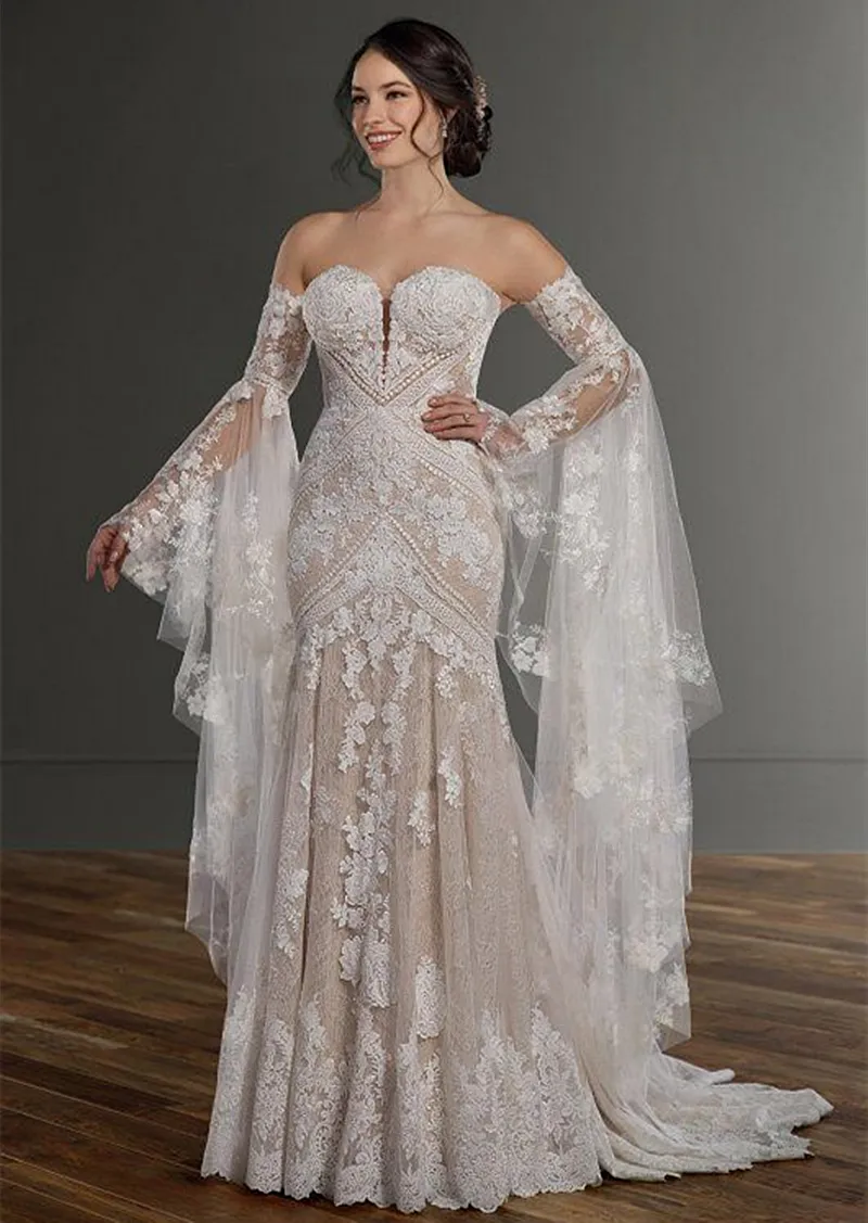 ベルスリーブのドレス。ジャガードで柄のあるウェディングドレスでした。光沢感があるしっか 衣装口コミ・評判ローブ・ドゥ・マリエ セツコアオキ Rode de Mariee Setsuko Aokiウエディングパーク