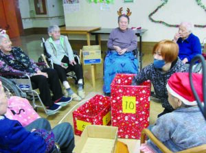 クリスマスレク カーリングゲーム！簡単で1回作ればずっと使える！コロナ禍でもできるゲーム！ 介護レク こどもレク