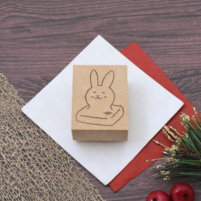 子ども向け年賀状、キッズデザイン年賀状のイラスト制作しました。未年、へび年のキャラクターをかわいく描いてみました。子供向けのかわいい年賀状承ります。 子供向けイラストレーターminspice。かわいい子どもイラスト、幼児イラストから家族向けイラストまで。保育