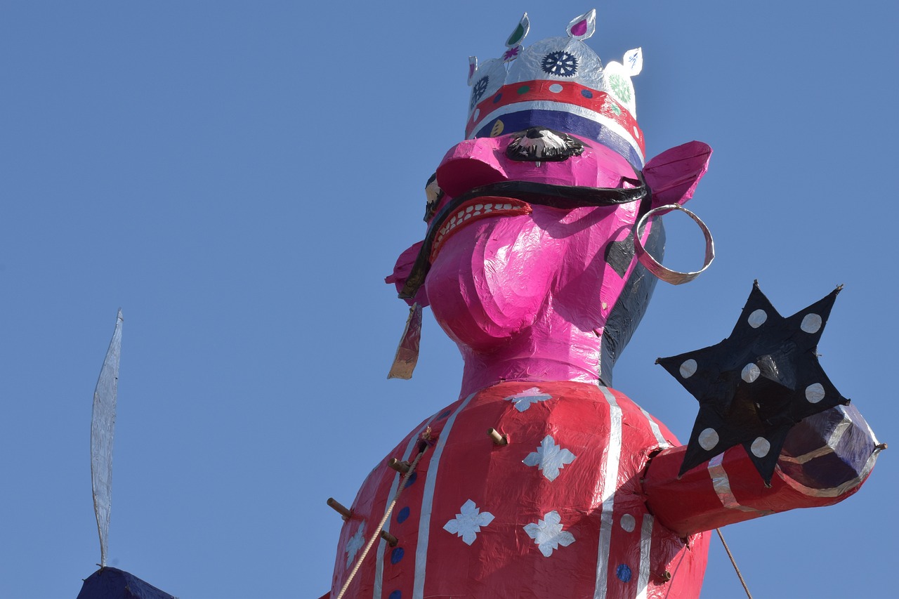 ヒンドゥー教の聖地「ブリンダーバンのホーリー祭」で全身カラフルな粉まみれにクーリエ・ジャポン