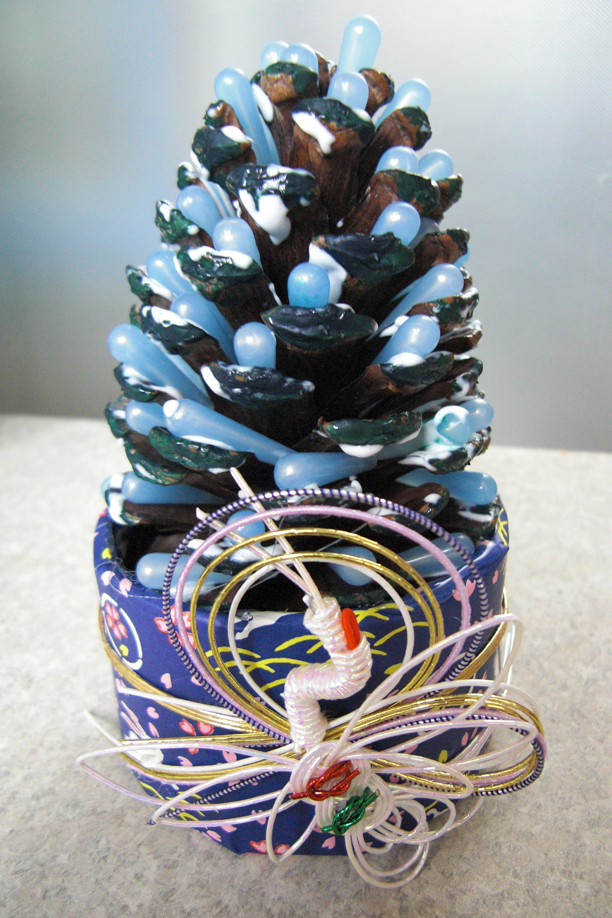 巨大松ぼっくりの正月飾り - mamakanon'S GALLERYminne byGMOペパボ 国内最大級のハンドメイド・手作り通販サイト