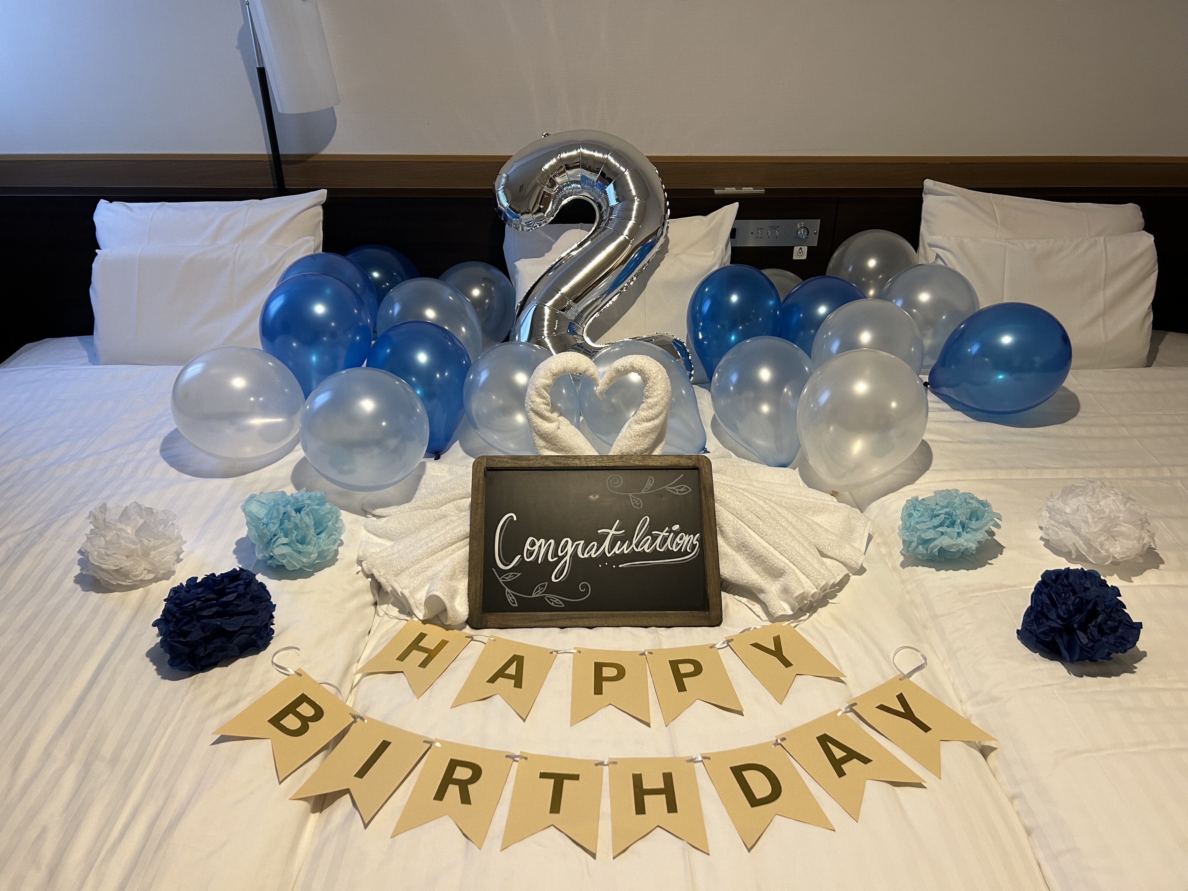 ホテルで誕生日の飾り付けに許可は必要？最適なサプライズのタイミングと片付けについても解説 - You Times