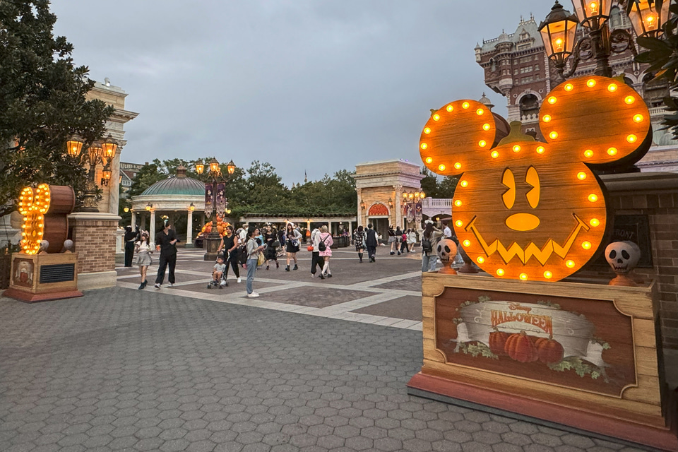 ディズニーハロウィーンの裏技！？ 『トリックオアトリート』って言ったらもらえた2025年9月17日- エキサイトニュース