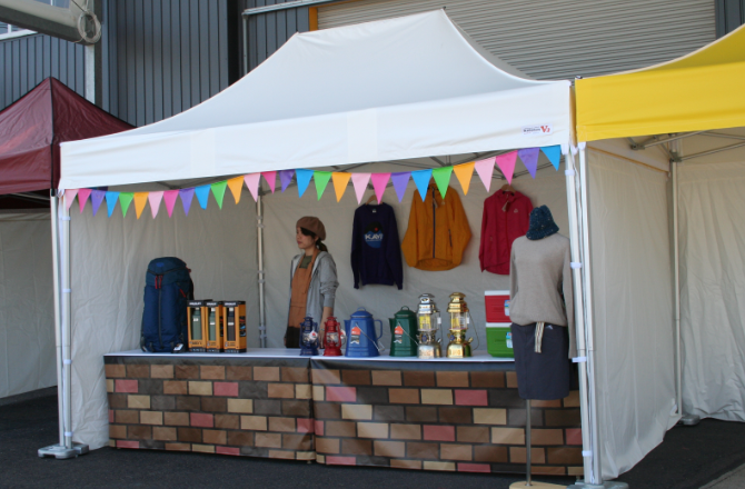 屋内で開催されるイベント用品レンタル事業 - 西尾レントオール 株式会社 レントオール部門