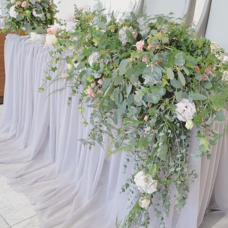 おしゃれな花嫁さんは迷わず選ぶ♡高砂ソファのアイデア10選ウェディングニュース