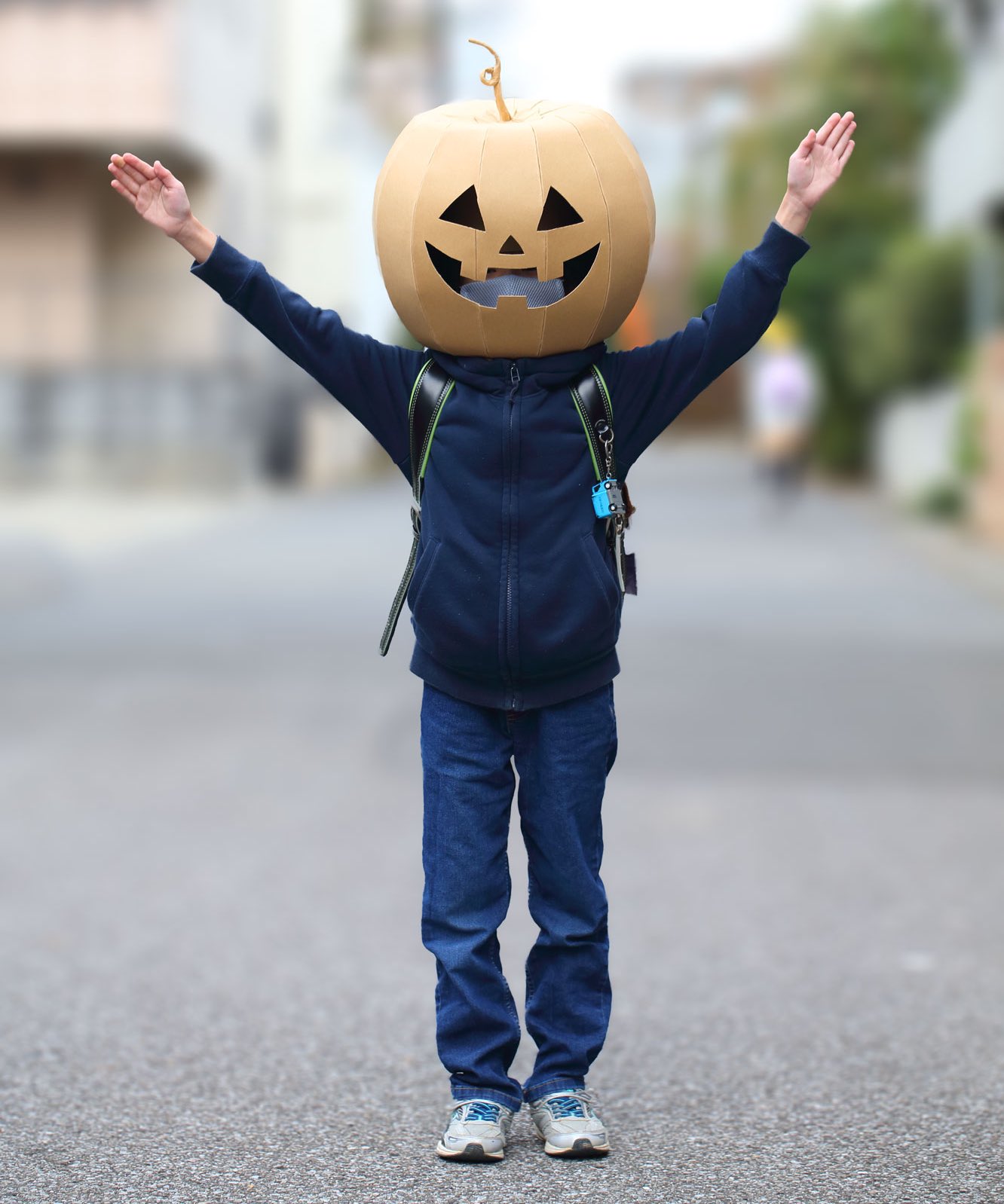 的をハロウィンにアレンジ🎃, 風船とビー玉と輪ゴムだけで、, 撃っても起き上がるお化けの完成👻, ハロウィンにみんなもやってみよう！,ダンボール工作,ハロウィンハロウィンバルーン,ハロウィンイベント🎃ハロウィンパーティー🎃 ,cardboardcrafts工作工作キット ,hacomo