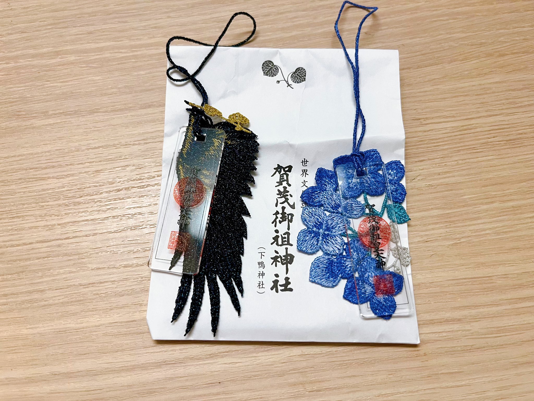 四季守の梅モチーフの授与を終了致しました。桜モチーフは引き続き授与しております。 また、5月1日より、葵モチーフの四季守を授与致します。下鴨神社賀茂御祖神社神社四季守梅桜葵御守りお守り御守レース春京都