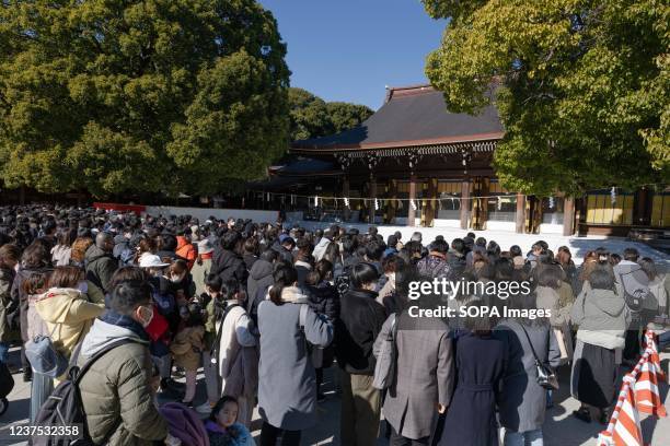 初詣の行列の写真素材61368496- PIXTA