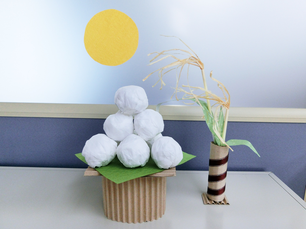 Amazon.co.jp: めでたや お月見だんご 月見 十五夜 十三夜 お月見飾り 秋 飾り 置物 お団子 15個 和紙 張り子 月見団子 卓上飾りお月見 : ホーム＆キッチン