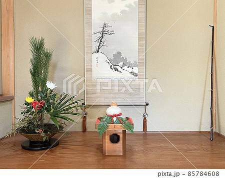 正月 ご自宅床の間への生け込み - 札幌 花屋 花たく- HANATAKU