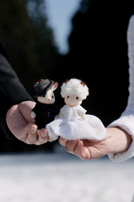 ウェルカムドール＊シルバニア＊女の子＊白いサテンのウエディングドレス＊ロングトレーン＊ベール＊ティアラ＊グローブ＊ブーケ その他人形 ごまめ 通販15555767Creema クリーマ