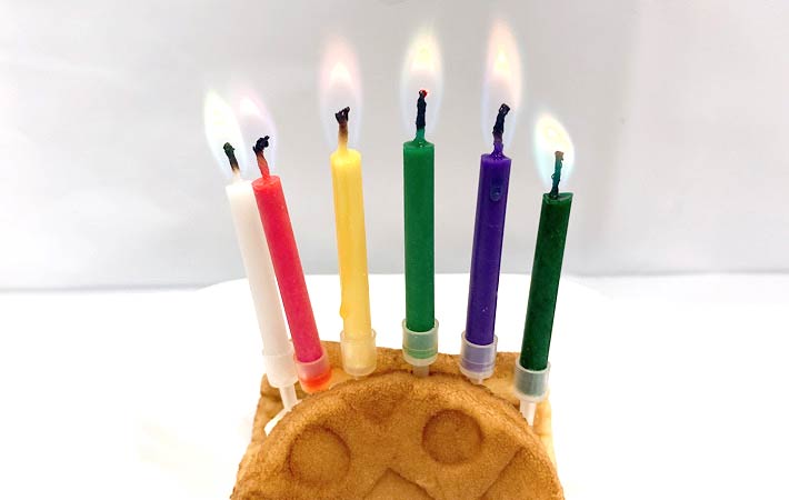 セリアのろうそくにびっくり！ 音が出たり、色が変わったり？ – grapeグレイプ