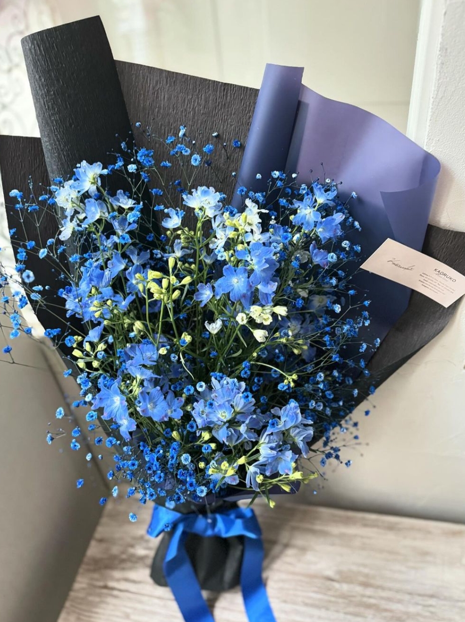 黒ウィズ11周年 フラスタ 青バラ11本・青い花 花束風フラスタ 楽屋花 はなしごと