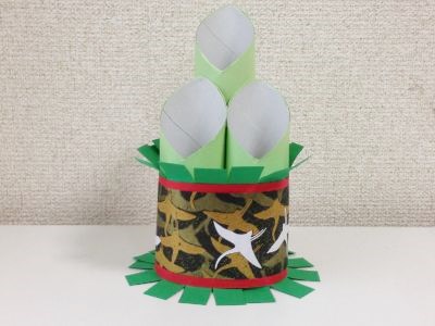 図工人手作り紙工作「門松」でお正月をテーマに飾る１月の壁面図工人