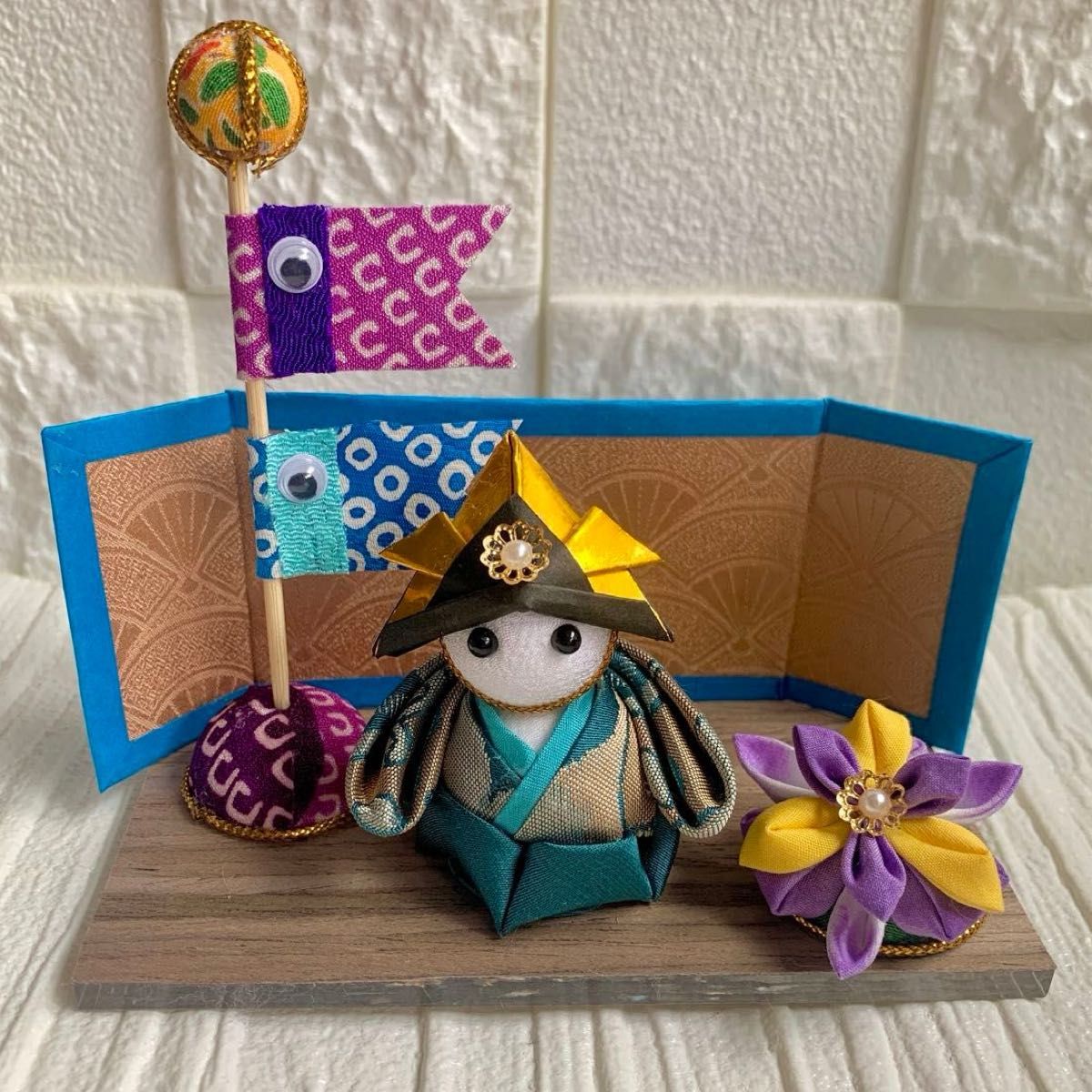 つまみ細工 五月人形 兜 端午の節句 金蘭生地 １０体 五月人形 置物 兜 オブジェ おしゃれ 節句飾り ちりめん細工 端午の節句 京都 日本製ちりめん細工の節句飾り 五月の旋風mzk5255ギギliving