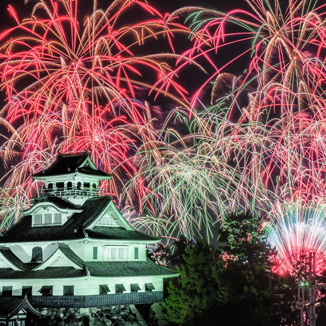✨生駒高原ナイトコスモス✨明日10 4 土 開催決定❗️数日前の投稿でナイトコスモスの開催の可否を「当日朝の最終判断でお知らせ」とお伝えしておりましたが、天気の状況を踏まえ、明日は予定通りナイトコスモスを開催する事が決定いたしました。明日は花火🎆・グルメ