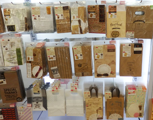 楽天市場 雑貨用 ラッピング1個～ 透明袋+選べるリボン+梱包材のみ ラッピング資材 透明袋ラッピング 袋 透明 ラッピング 袋 透明 リボンシールバレンタイン 小物入れ ラッピングシール ホワイトデー 透明袋 包装 : 名入れできる雑貨屋 リコルド