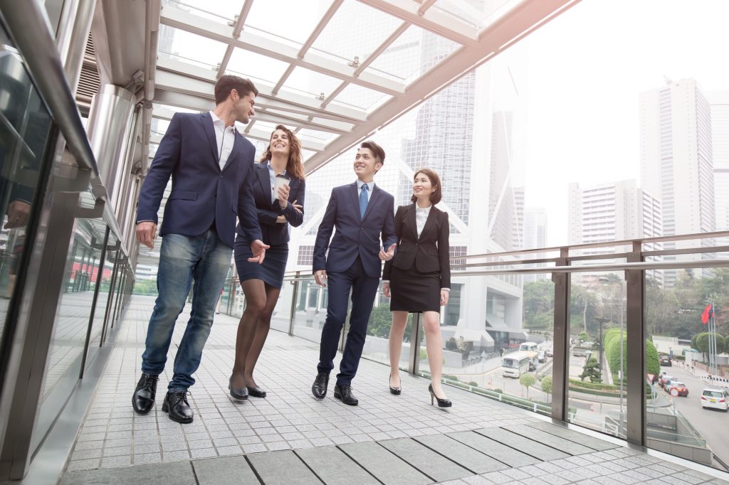 同窓会の服装もう悩まない! 40代・50代の格上げ着こなし術を伝授