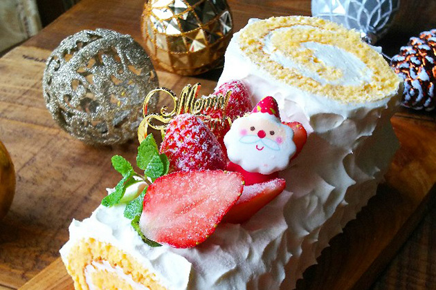 ブッシュドノエル風ショートケーキ🍰 こちらも研究室のみんなに❤︎ . トヨ型でジェノワーズ焼いて作ったよ〜🙌 見返して気づいたけど断面汚いな😂.ブッシュドノエルブッシュドノエル風クリスマスケーキクリスマスケーキ手作りブッシュドノエル手作りトヨ型