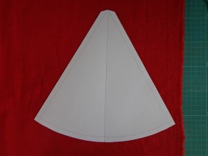 サンタクロースの帽子の折り紙 簡単な作り方☆平面でクリスマス飾りにも！│子供と楽しむ折り紙・工作