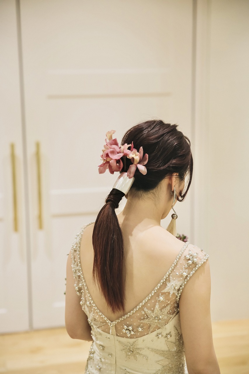 花嫁さまhair✨ ローポニーにパールのコームやピンを付けましたヘアメイク ヘアアレンジ 結婚式 セットサロンヘアセットアップスタイルプレ花嫁フォトウェディング前撮り結婚式ヘアロケーション撮影 結婚式準備ヘアアクセサリーお呼ばれヘア 着物ヘア