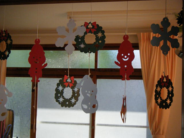 ☆大きな壁面飾り☆クリスマスツリーを飾ろう！☆サンタ 雪だるま 冬 幼稚園保育園施設病院 壁掛けラック・ウォールシェルフkirakirapikapika 通販 8122155Creema クリーマ