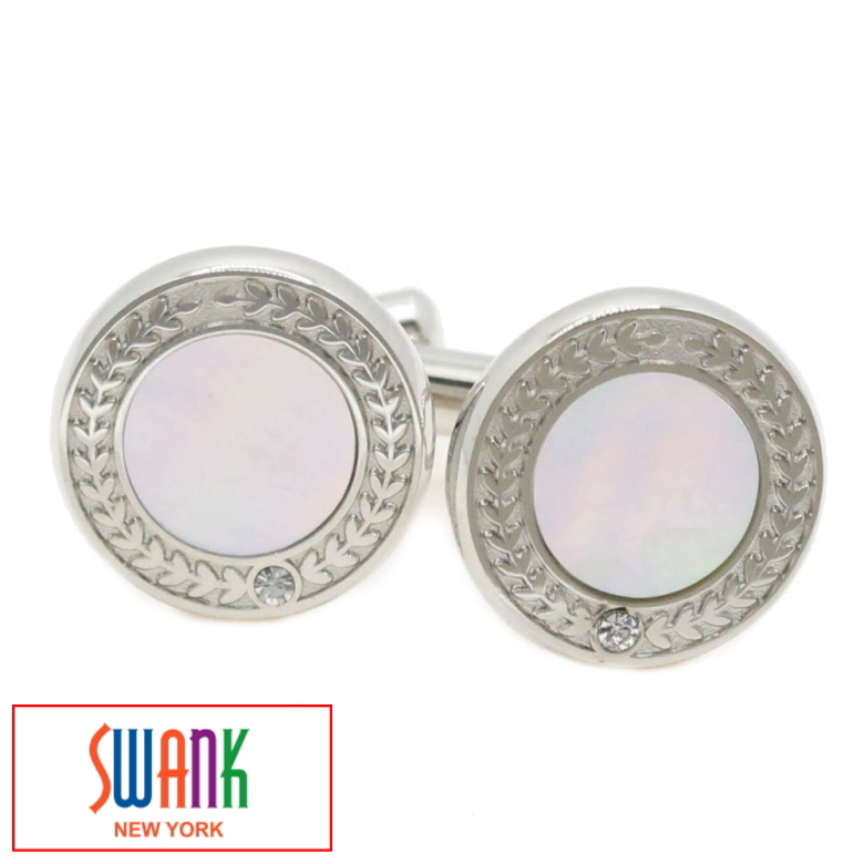 知らないと恥ずかしい 結婚式でのカフスボタンマナー！新郎新婦に祝福の意を込めて男のお洒落小物