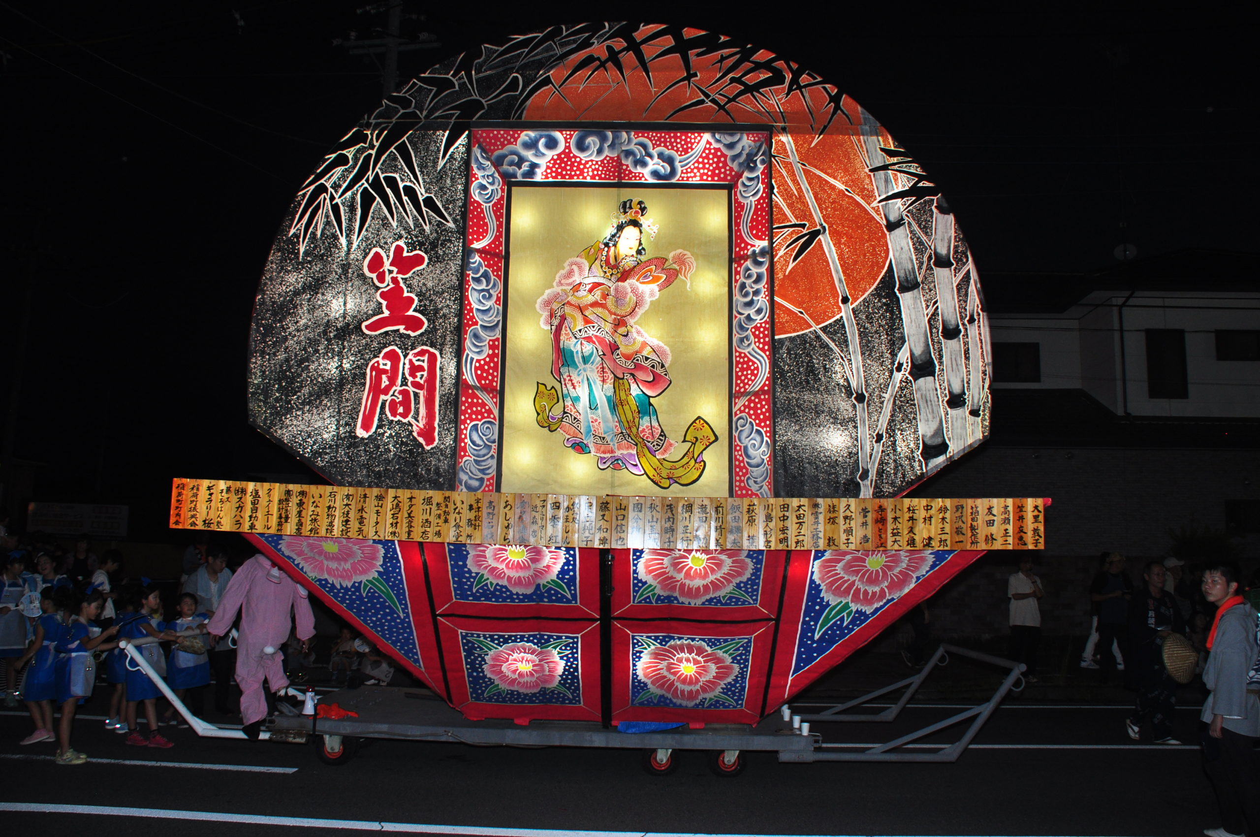 ねぶた祭り期間アルバイト募集8月2日 土曜日 〜6日 水曜日 の5日間の祭り売店アルバイトを募集しております。 勤務時間はPM4:00〜9:30頃迄で募集人数は2名です。御興味の有る方はお気軽に御連絡下さいませ。誰かお手伝いしてくれる方を紹介頂けても嬉しいですよ