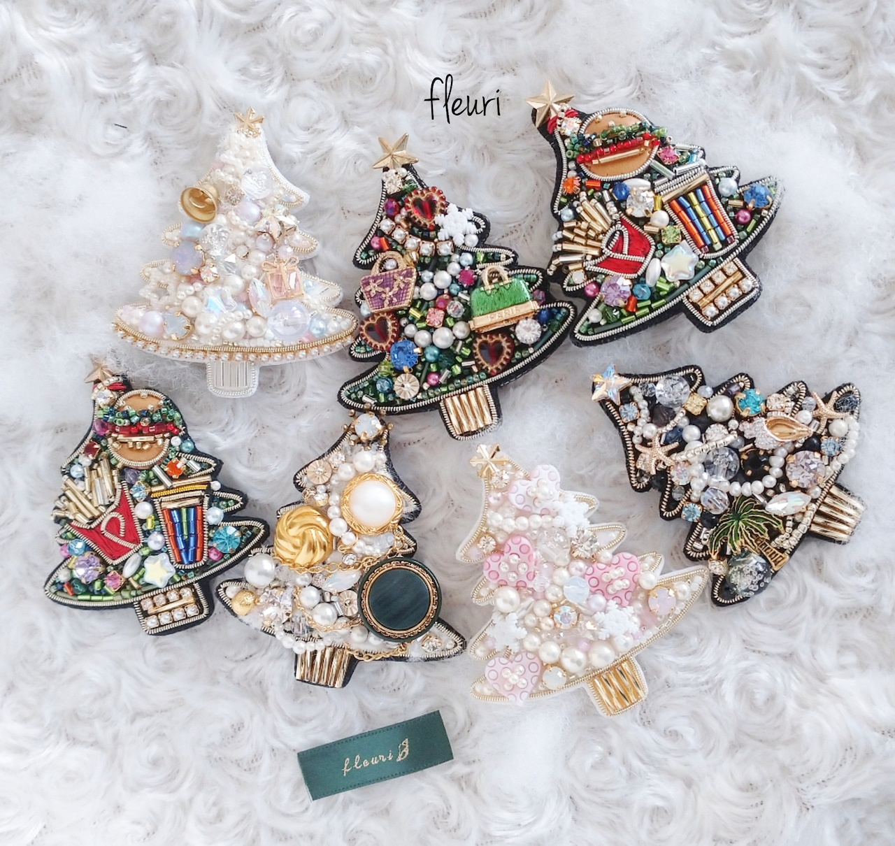 クリスマスツリーのビーズ刺繍ブローチ ブローチ achiacaneアキアカネ通販 18387896Creema クリーマ