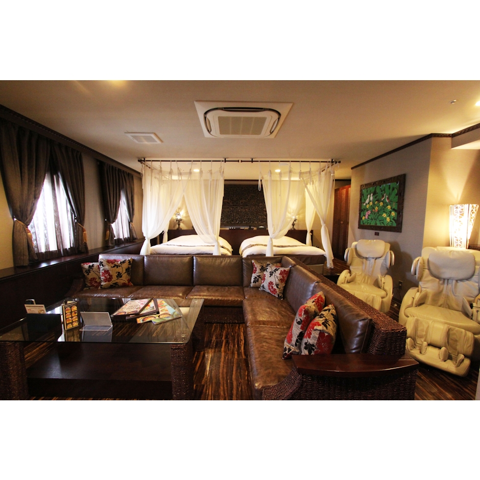 新年会や女子会など、グループでのお集まりに最適なパーティープランをホテル 2階のスアンブアとエンバシー・オブ・クラブでご用意しています。異国情緒あふれる空間とセンタラならではの温かいおもてなしで、ワンランク上のお食事会をお楽しみください。หากคุณกำลัง