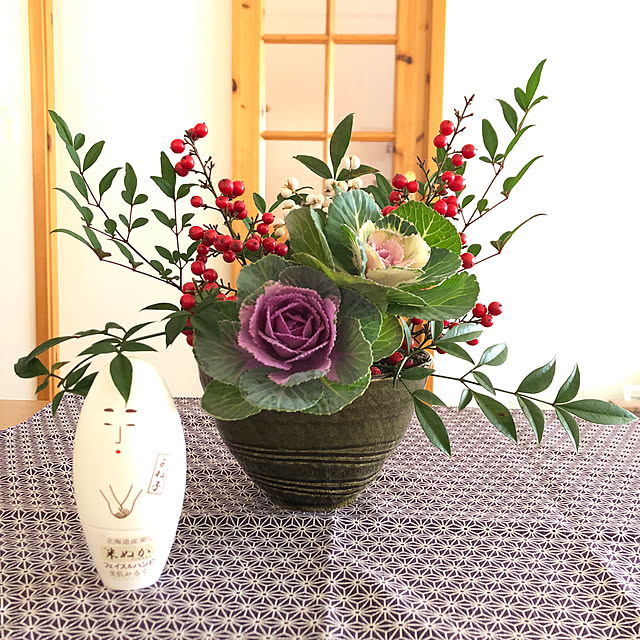 2019年・お正月の寄せ植え アルテルナンテラ,葉牡丹,シルバーレース- ちょっと曲がった家