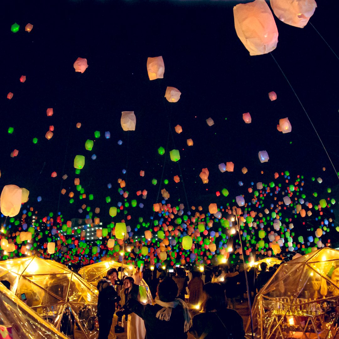 2年ぶりに登場した世界最大級のツリーと 空中庭園の幻想的な空間も話題 クリスマスシーズンは梅田スカイビルに注目！ - NEWSぴあ関西版WEB