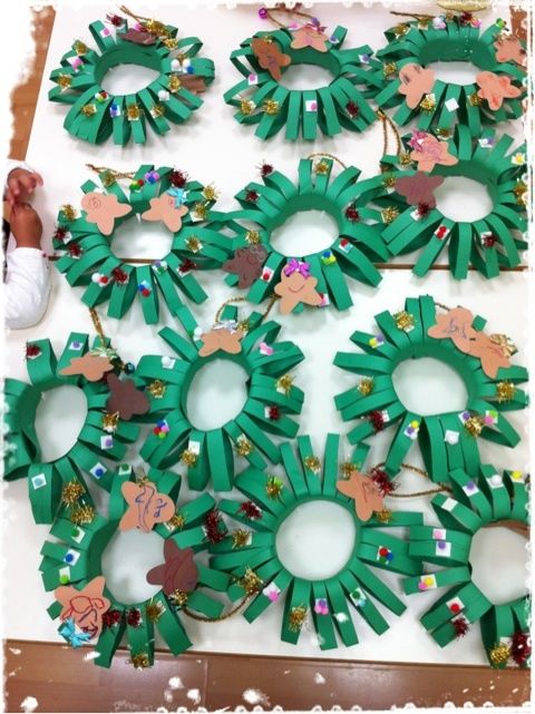 保育の便利なフリー素材 12月の壁面型紙を無料ダウンロード！wosawosa